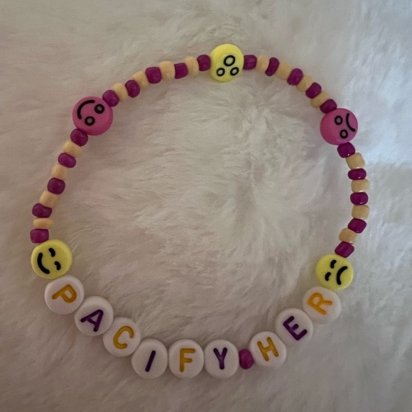 Melanie Martinez Trilogy Tour Friendship Bracelet - Picture 2 of 4
